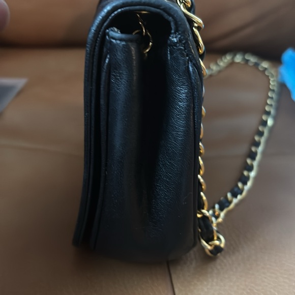 CHANEL Vintage Full Flap Small Chain Shoulder Bag Black CC w/Chanel Beauty Gift - Picture 10 of 17